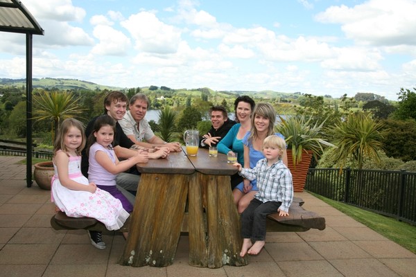 Photo of the Smith family, L to R: Aimee (5), Rebekah (7), Samuel (18), Murray, Jeremy (22), Michelle, Tiffany (20) and Matthew (3)